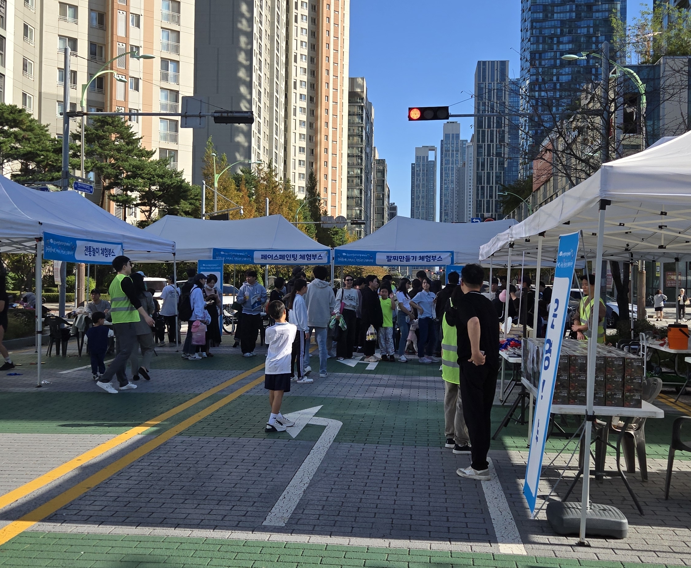 연수구는 상인회와 상인들이 주도하는 매출 주도형 골목상가축제를 성황리에 개최했다